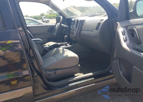 2005 Ford Escape Xlt from USA, damaged, VIN 1FMCU93115KE48930